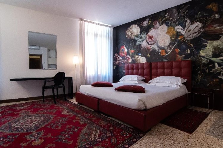 STUDIO PREMIER Room
