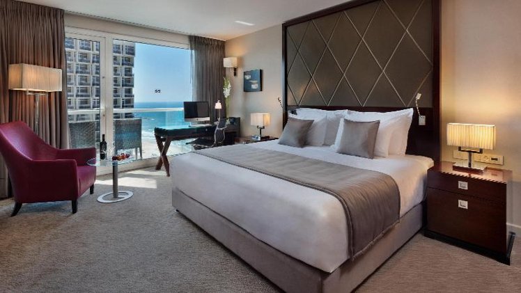 DOUBLE KING SIZE BED Room