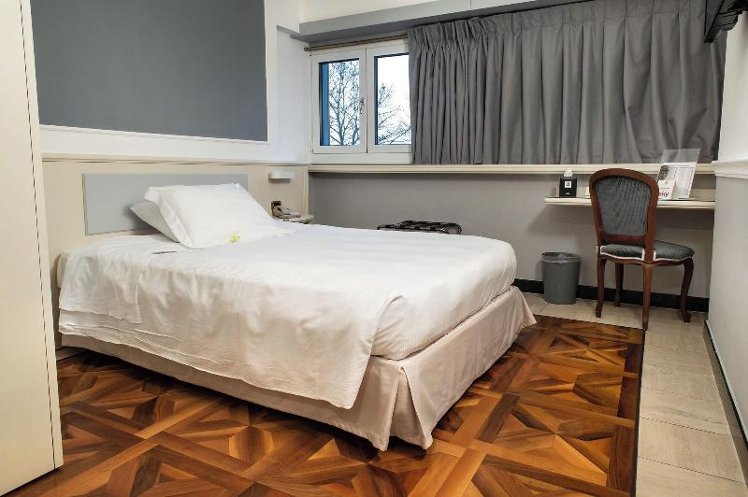 SINGLE ONE BED Room