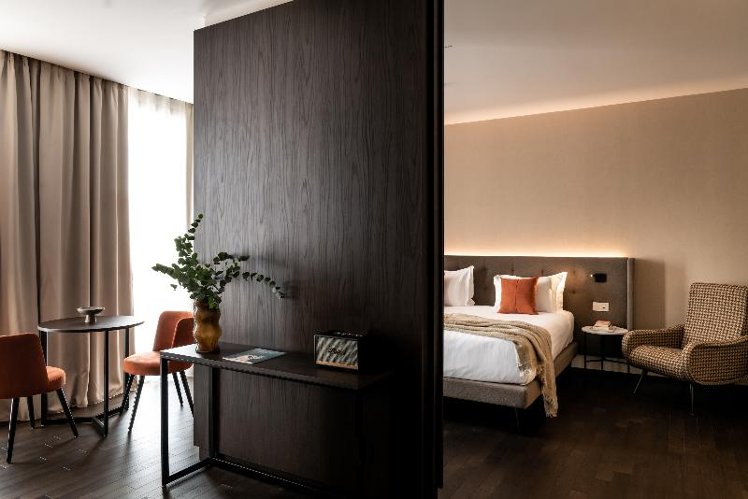 JUNIOR SUITE STANDARD Room