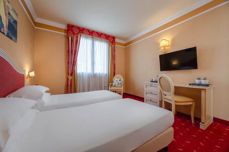 DOUBLE SUPERIOR Room