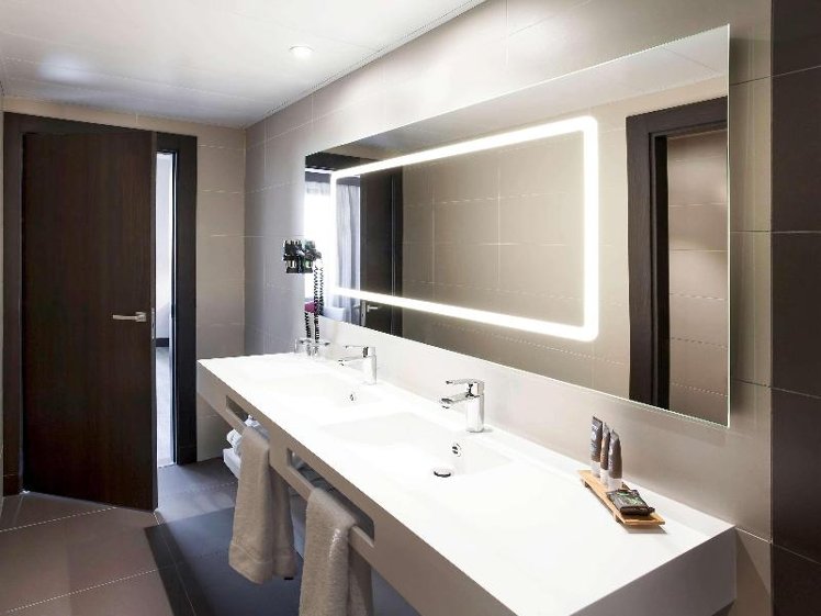 DOUBLE QUEEN SIZE BED Room