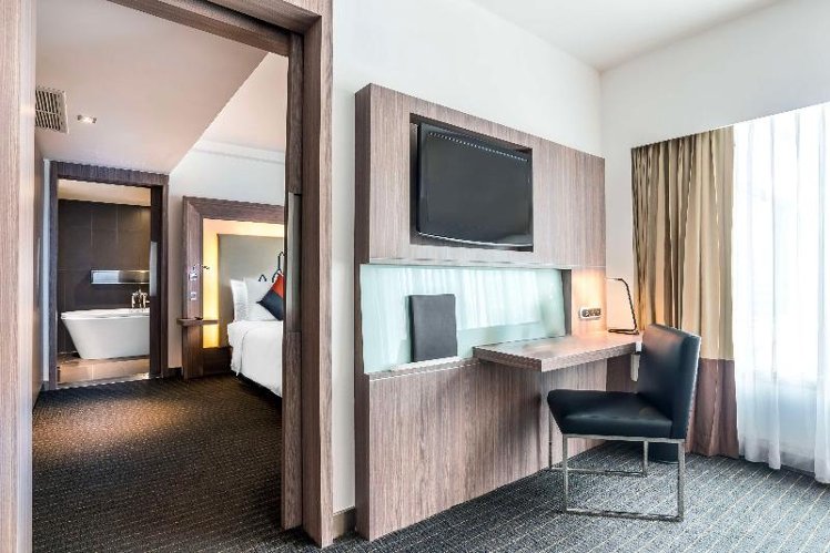 SUITE DELUXE KING BED Room