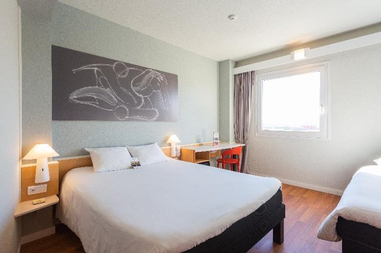 DOUBLE WITH DOUBLE BED Room