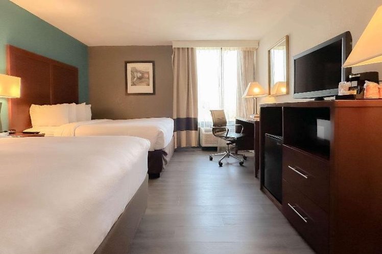 SUITE TWO QUEEN BEDS NON SMOKING Room