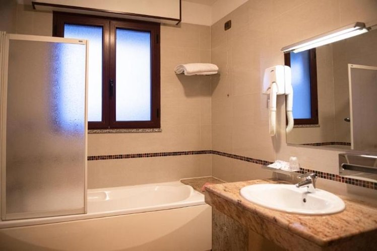 SINGLE STANDARD Room