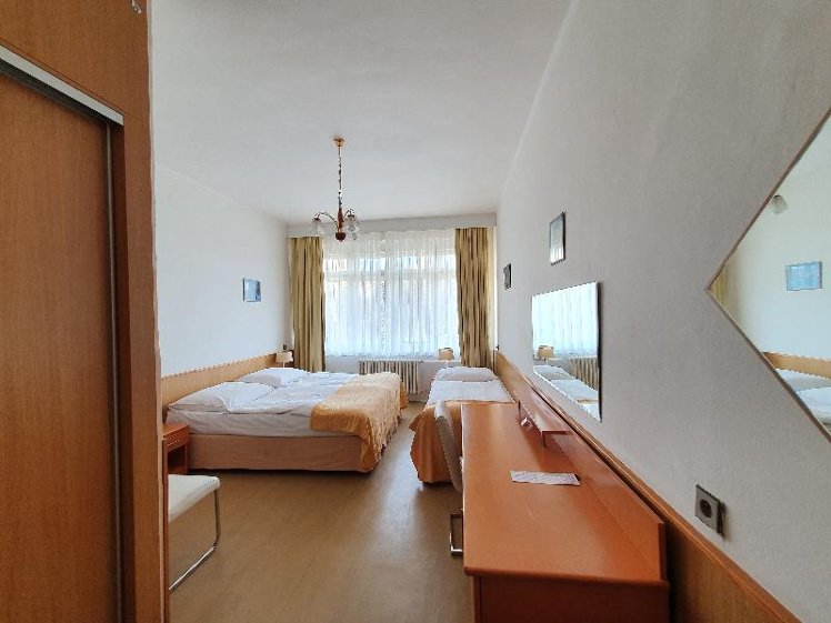 TRIPLE WITH SHARED BATHROOM Room