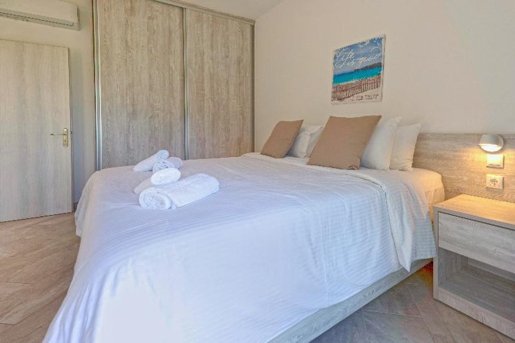 SUITE ONE BEDROOM ONE BATHROOM Room