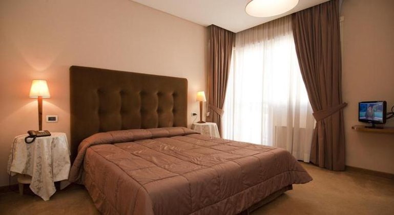 TRIPLE STANDARD Room