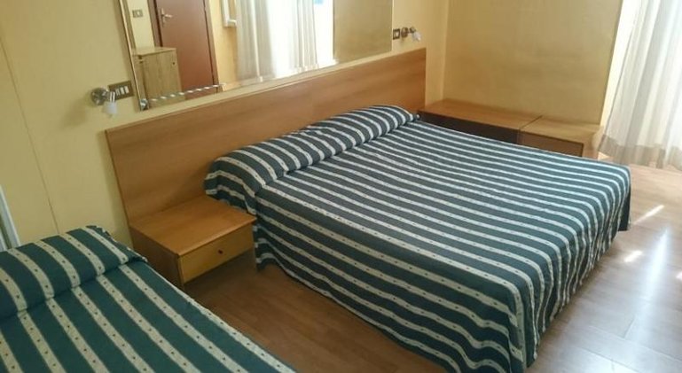 TRIPLE STANDARD Room