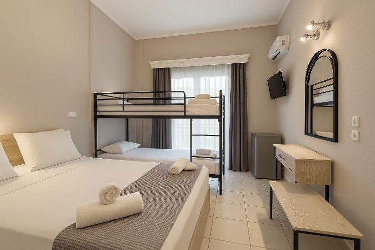 QUADRUPLE CLASSIC Room