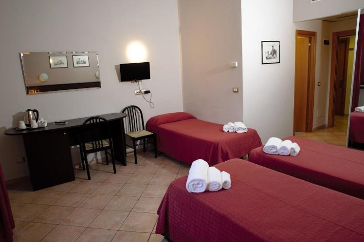 TRIPLE STANDARD Room