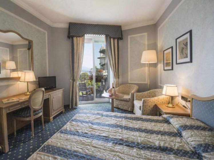 Double or Twin DELUXE LAKE VIEW Room
