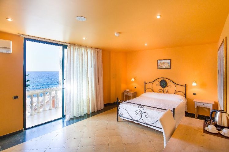 DOUBLE DELUXE SEA FRONT Room