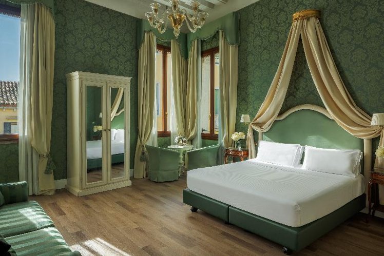 DOUBLE PREMIUM WITH VIEWS Room