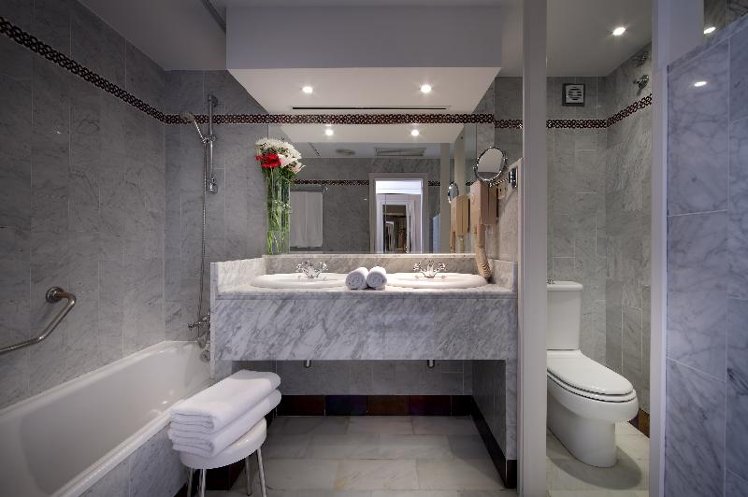 DOUBLE STANDARD Room