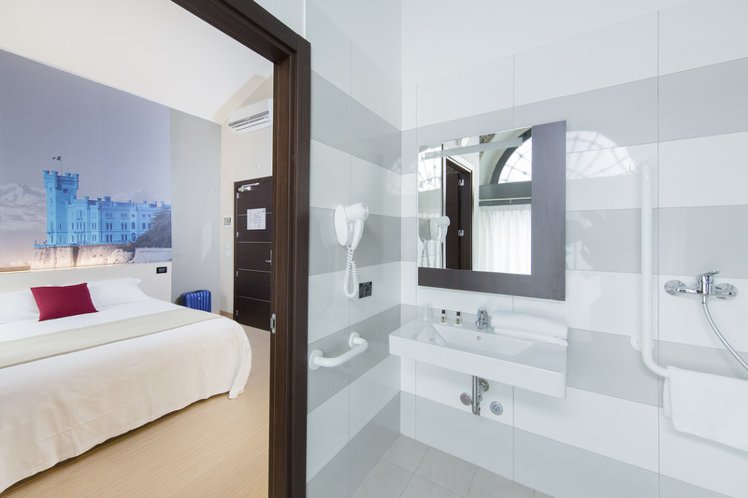 DOUBLE STANDARD Room