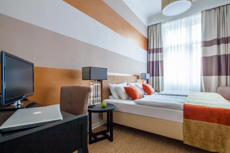 DOUBLE STANDARD Room