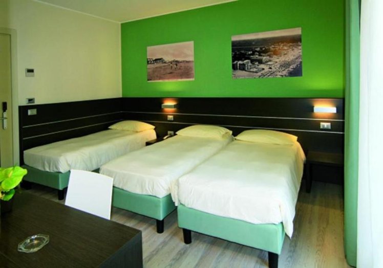 TRIPLE STANDARD Room