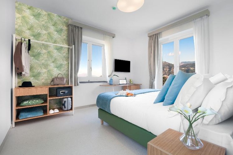 DOUBLE DELUXE WITH BALCONY Room