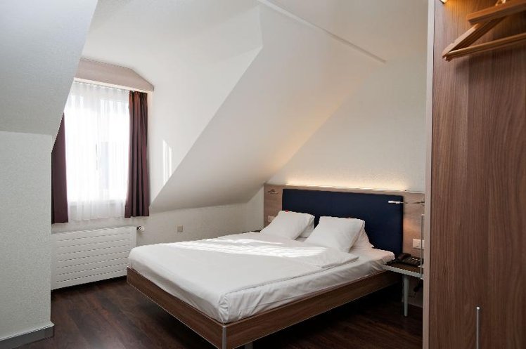 SINGLE BUSINESS Room