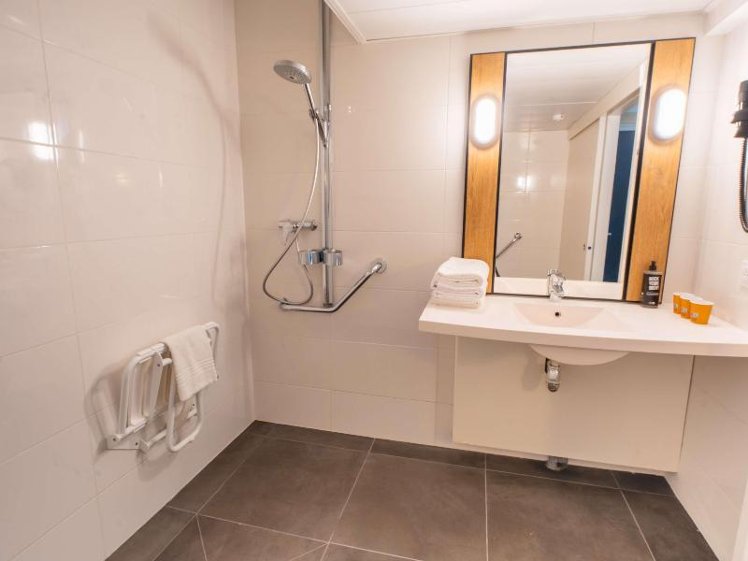 DOUBLE WITH DOUBLE BED Room