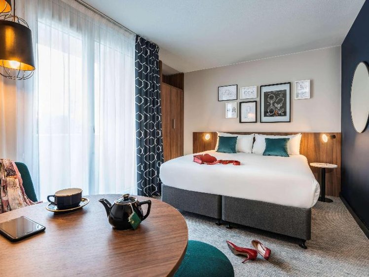 DOUBLE SUPERIOR QUEEN BED Room