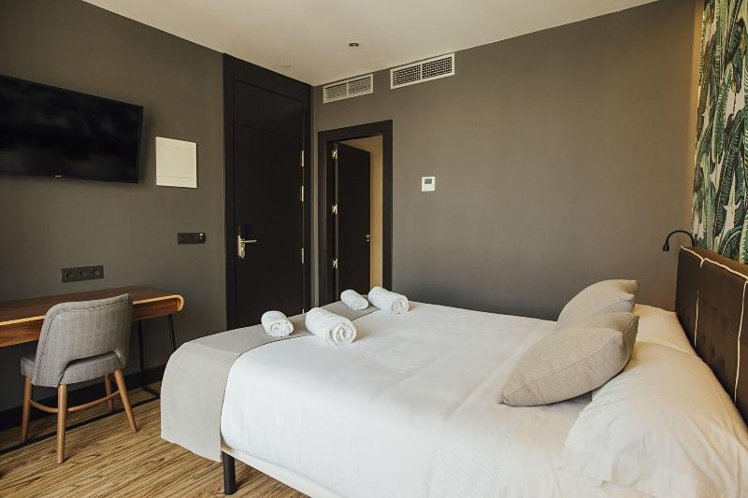 DOUBLE TWO BEDS Room