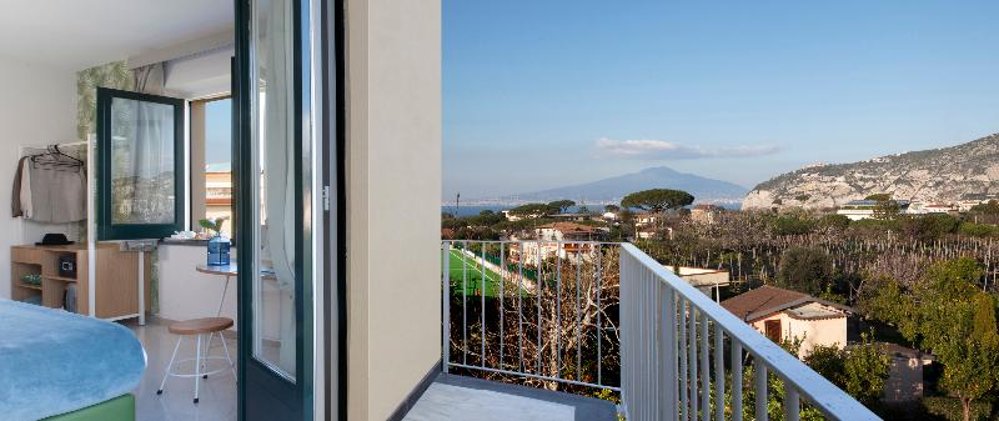 DOUBLE DELUXE WITH BALCONY Room