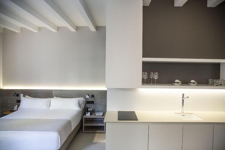 JUNIOR SUITE QUEEN SIZE BED Room