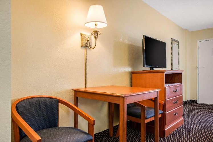 DOUBLE TWO QUEEN BEDS NON SMOKING Room
