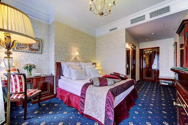 DOUBLE SUPERIOR Room
