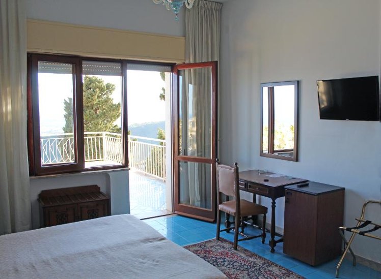 DOUBLE SINGLE USE SEA VIEW WITH BALCONY Room