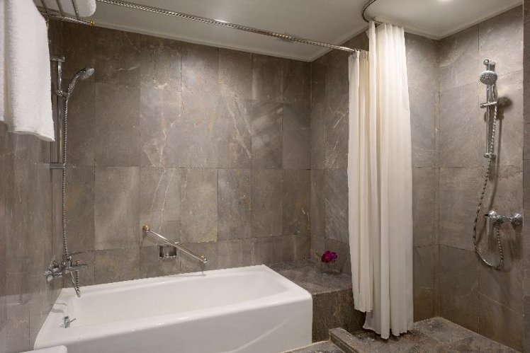 JUNIOR SUITE STANDARD Room