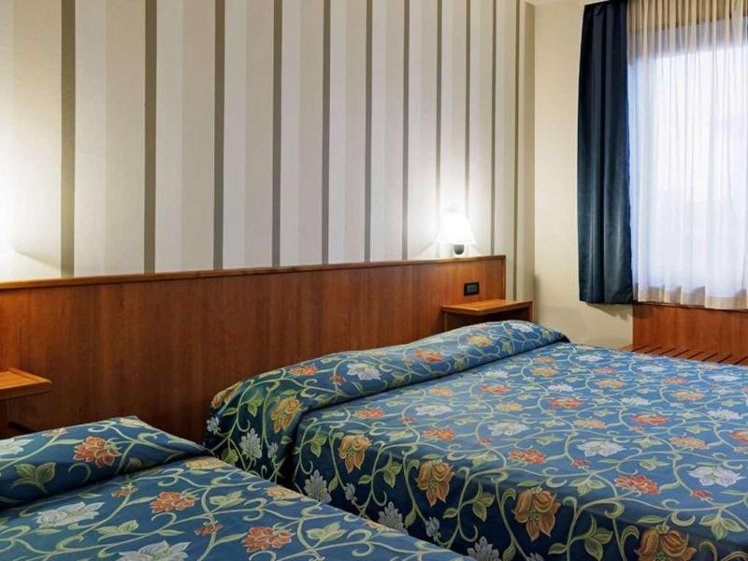 QUADRUPLE STANDARD Room