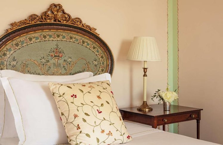 DOUBLE DELUXE WITH VIEWS Room