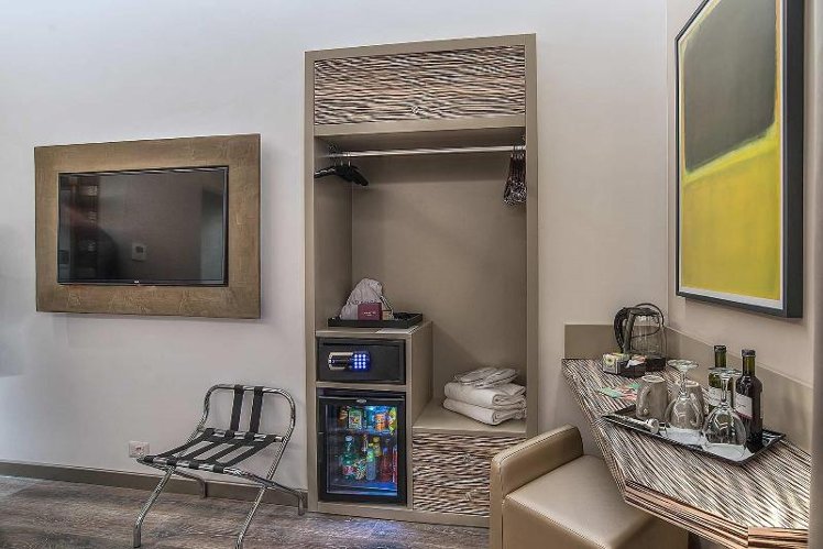 DOUBLE SUPERIOR QUEEN BED Room