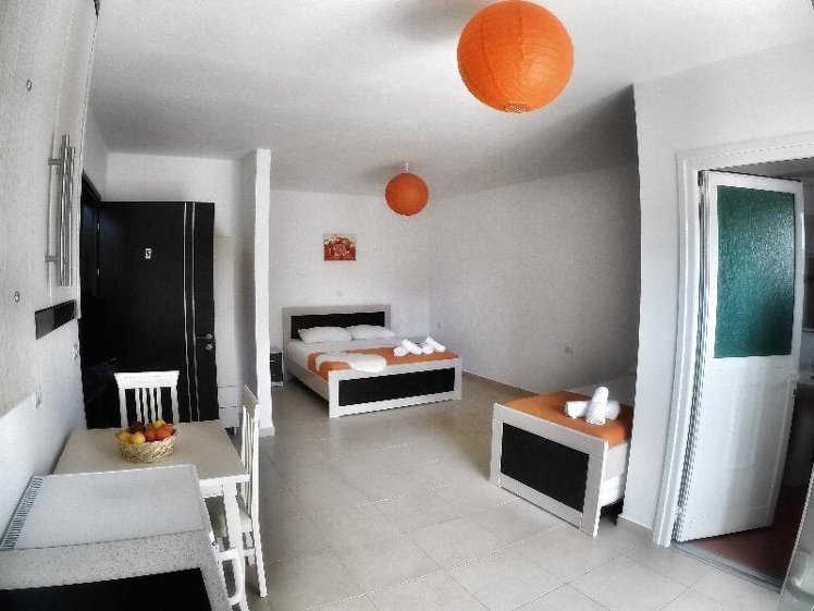 TRIPLE WITH BALCONY Room