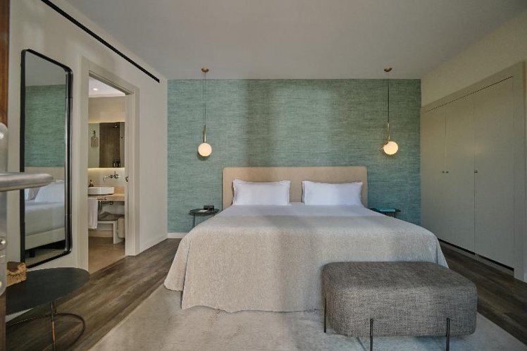 Double or Twin DELUXE Room