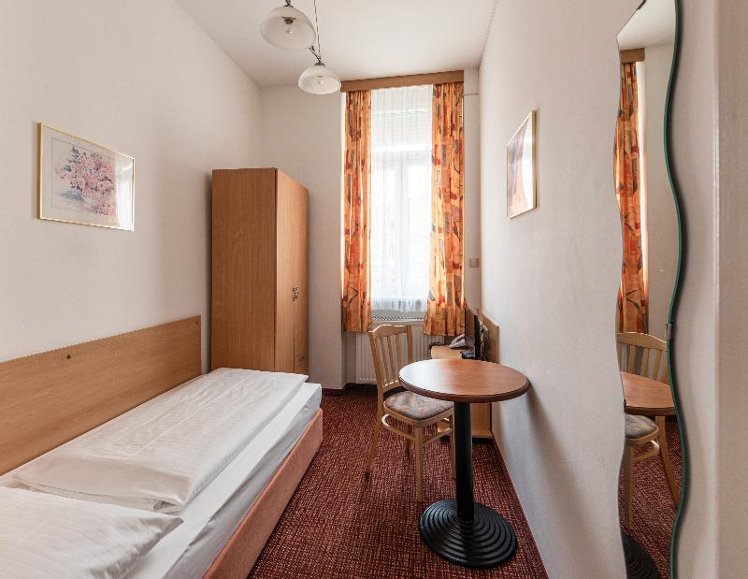 SINGLE STANDARD Room