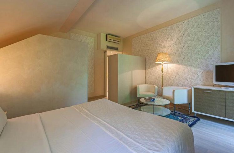 QUADRUPLE STANDARD Room