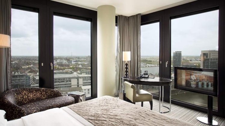 DOUBLE DELUXE KING BED Room
