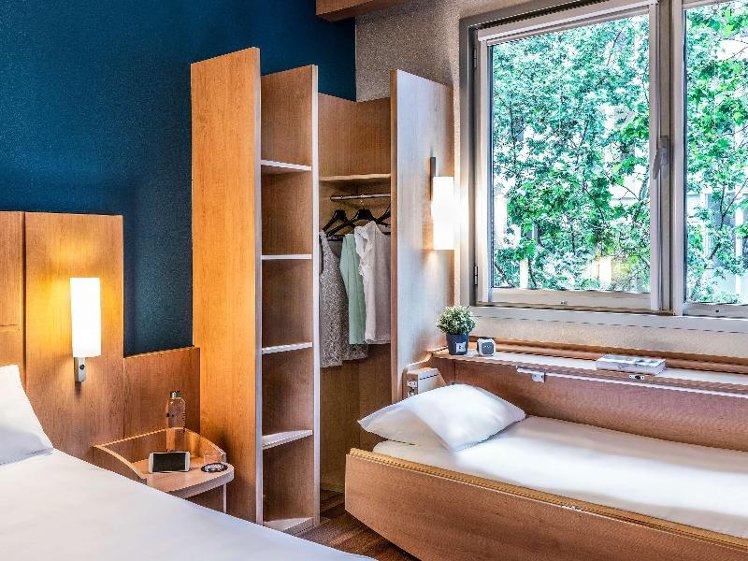 DOUBLE WITH DOUBLE BED Room