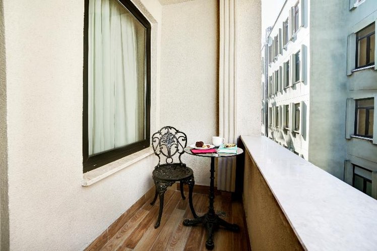 TRIPLE SUPERIOR WITH BALCONY Room