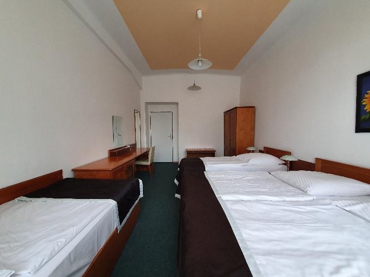 QUADRUPLE WITH SHARED BATHROOM Room