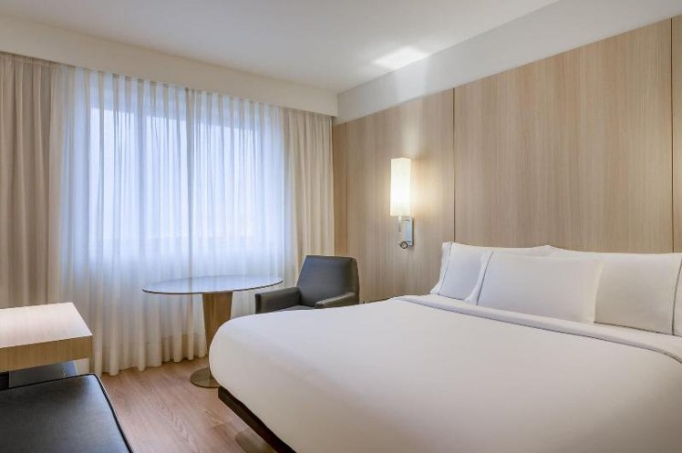 DOUBLE QUEEN SIZE BED Room