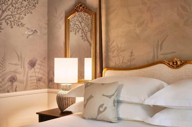 JUNIOR SUITE STANDARD Room