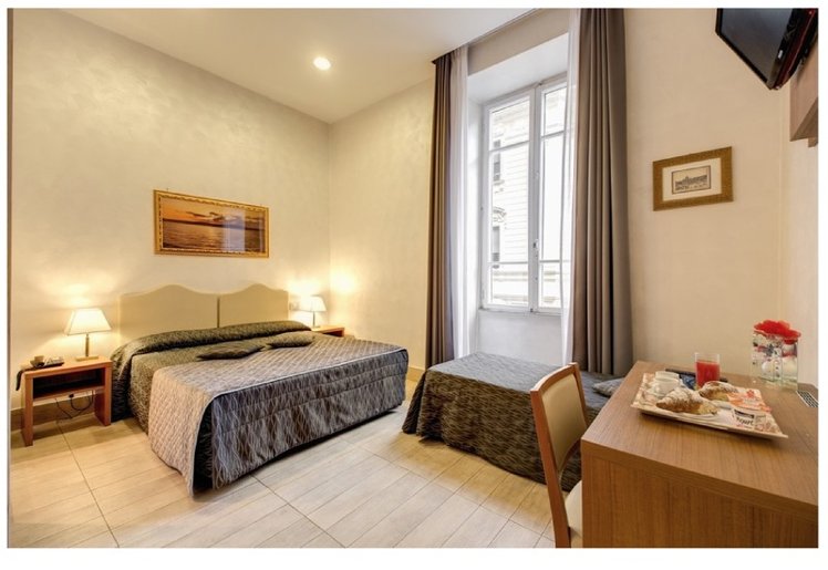 TRIPLE STANDARD Room