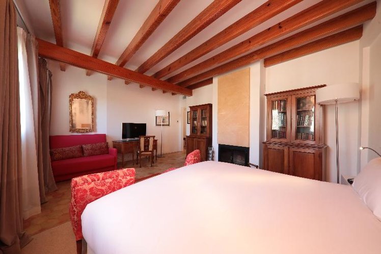 Double or Twin DELUXE Room