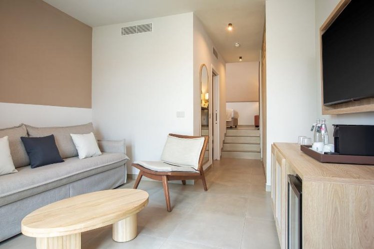 TRIPLE SUPERIOR Room